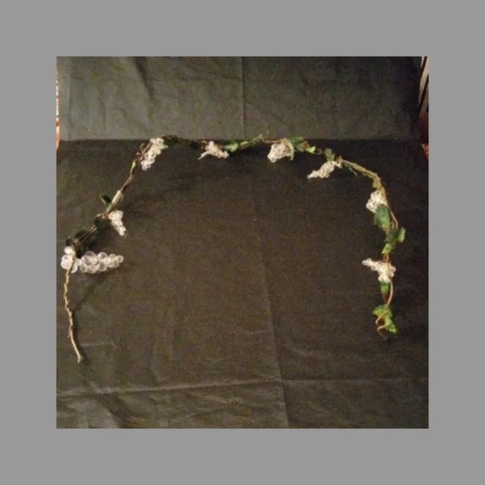 6ft Clear Acrylic Grape Vine